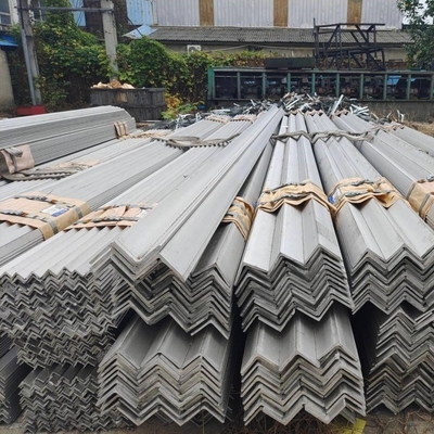 40x5mm Sıcak Dolaşımlı Karbon Çelik Yapısal Bölümler ASTM A36 Hafif Çelik Köşesi Çubuğu Özel Sınıf