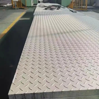 ASTM 316 Çakılmış Paslanmaz Çelik Yapraklar Kayma Karşıtı 1400 * 6000mm Boyutu 0.65mm 0.75mm Kalınlığı 2B Tuvalet Binanı