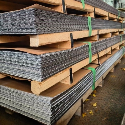 ASTM 316 Çakılmış Paslanmaz Çelik Yapraklar Kayma Karşıtı 1400 * 6000mm Boyutu 0.65mm 0.75mm Kalınlığı 2B Tuvalet Binanı