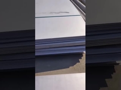 Güneş ışığı altında paslanmaz çelik plaka